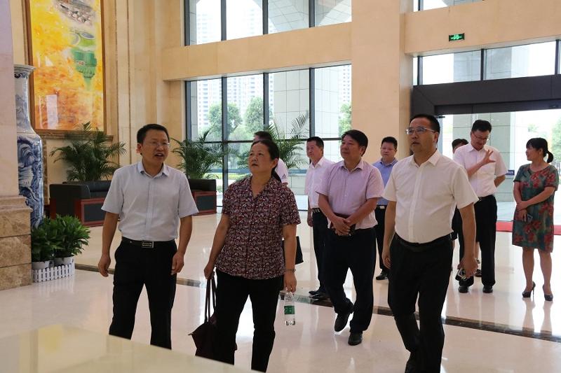 湖南省人大社會(huì)委、省總工會(huì)來(lái)公司調(diào)研