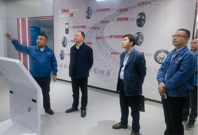 周鴻拜訪萬(wàn)力輪胎公司黨委書記、總經(jīng)理曹限東