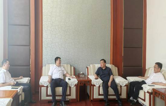 趙亮?xí)?jiàn)山東隆華新材料有限公司董事長(zhǎng)韓志剛