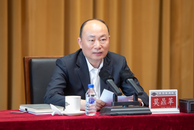 青春化學 實干爭先丨莫鼎革向全體團員青年致以節日問候